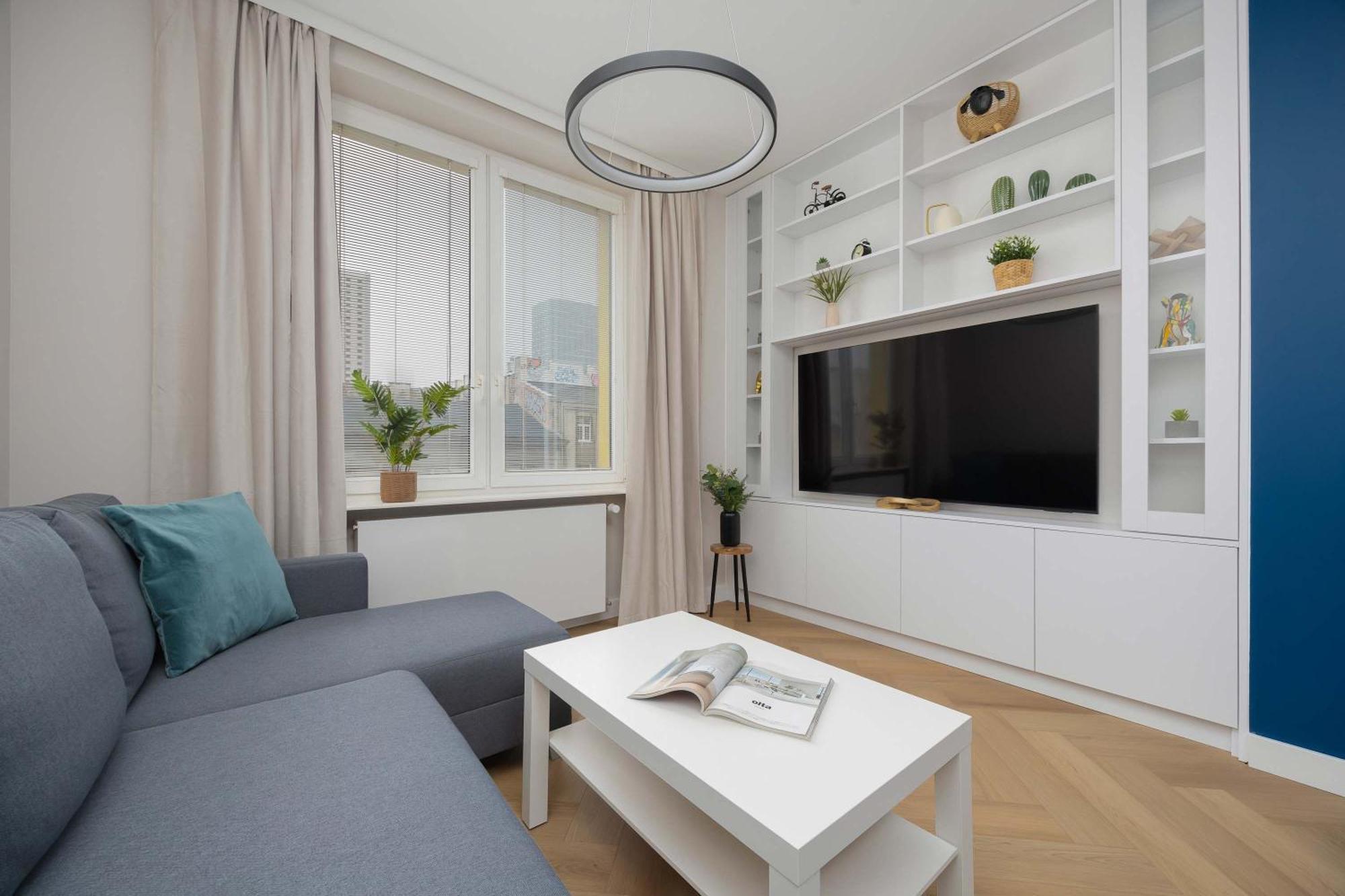 Apartament W Sercu Warszawy Biurko Do Pracy Zdalnej By Renters Warszawa